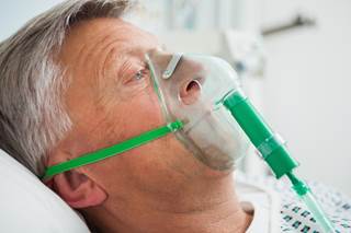 Fracción de oxígeno inspirado o valor objetivo de oxigenación arterial altos versus bajos para adultos ingresados en la unidad de cuidados intensivos