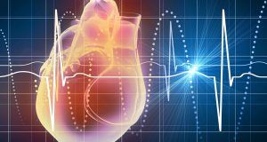 Novedoso electrocardiograma usa señales del oído y la mano para revisar el ritmo cardíaco