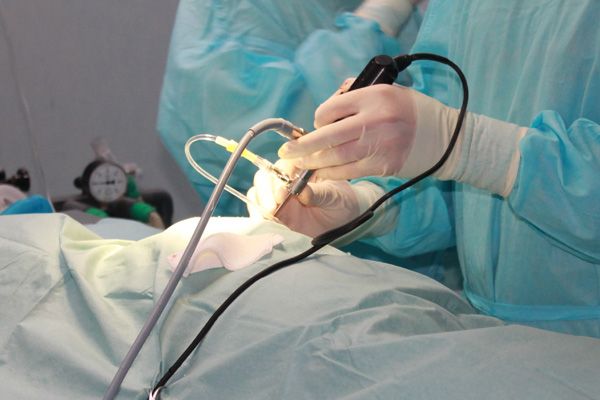 Manejo de perforaciones, fugas y fístulas del tracto gastrointestinal con clip sobre el endoscopio. Experiencia de un centro oncológico Latinoamericano