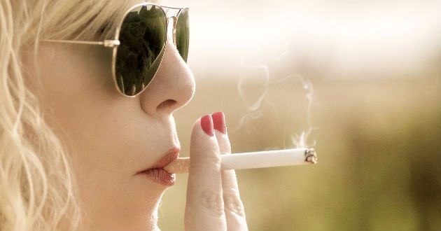 Existe una asociación causal entre el tabaquismo y el riesgo de psoriasis
