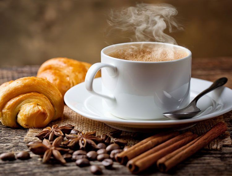 Consumo de Café y Te Verde y Mortalidad Cardiovascular en Individuos con y sin Hipertensión Arterial